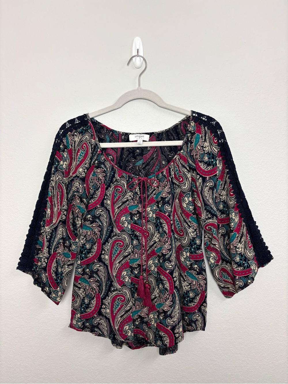 Umgee Paisley Boho Peasant Tassel Top Crochet Lace Sleeves Size S